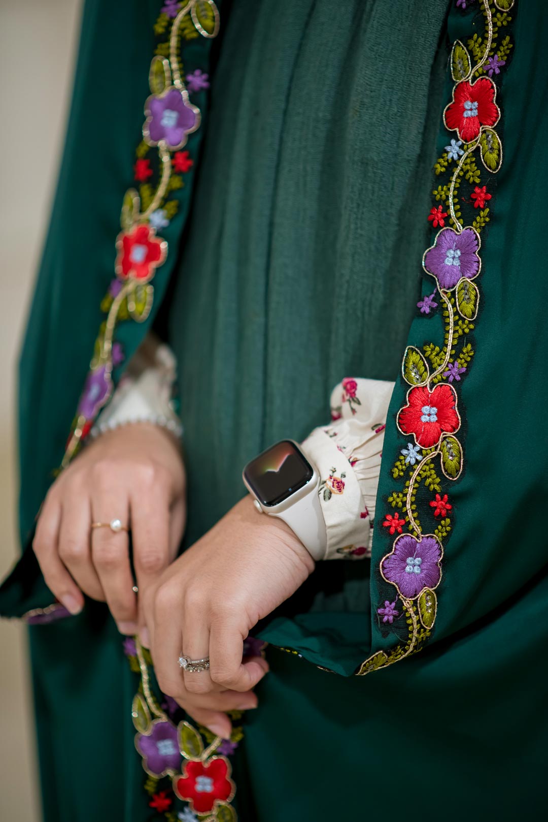 چادر مجلسی رنگ سبز یشمی با نوار گلدوزی